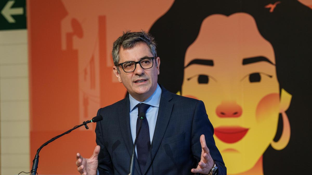 Bolaños dice que el Gobierno estará «muy vigilante» ante el acuerdo de Extremadura, que califica de «ultra»