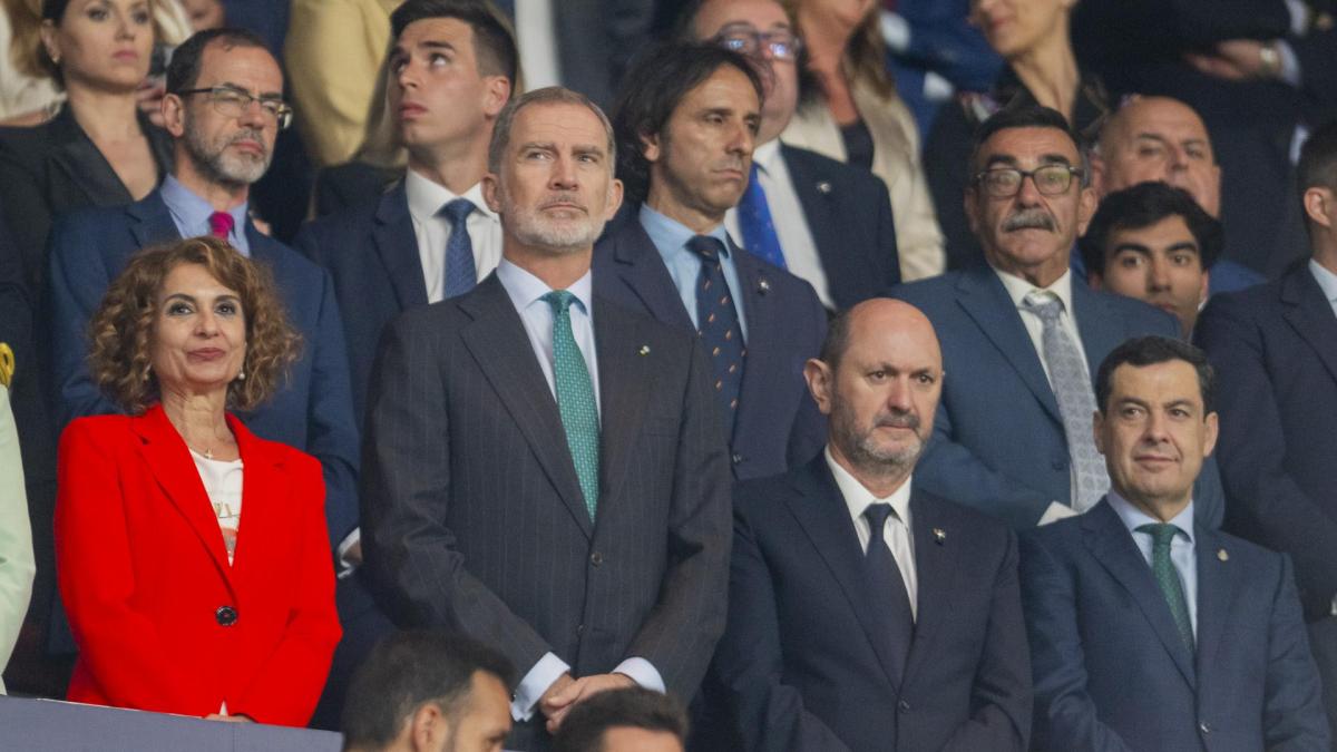 ¿Quién acompañará al Rey el sábado en el palco del estadio de Sevilla?