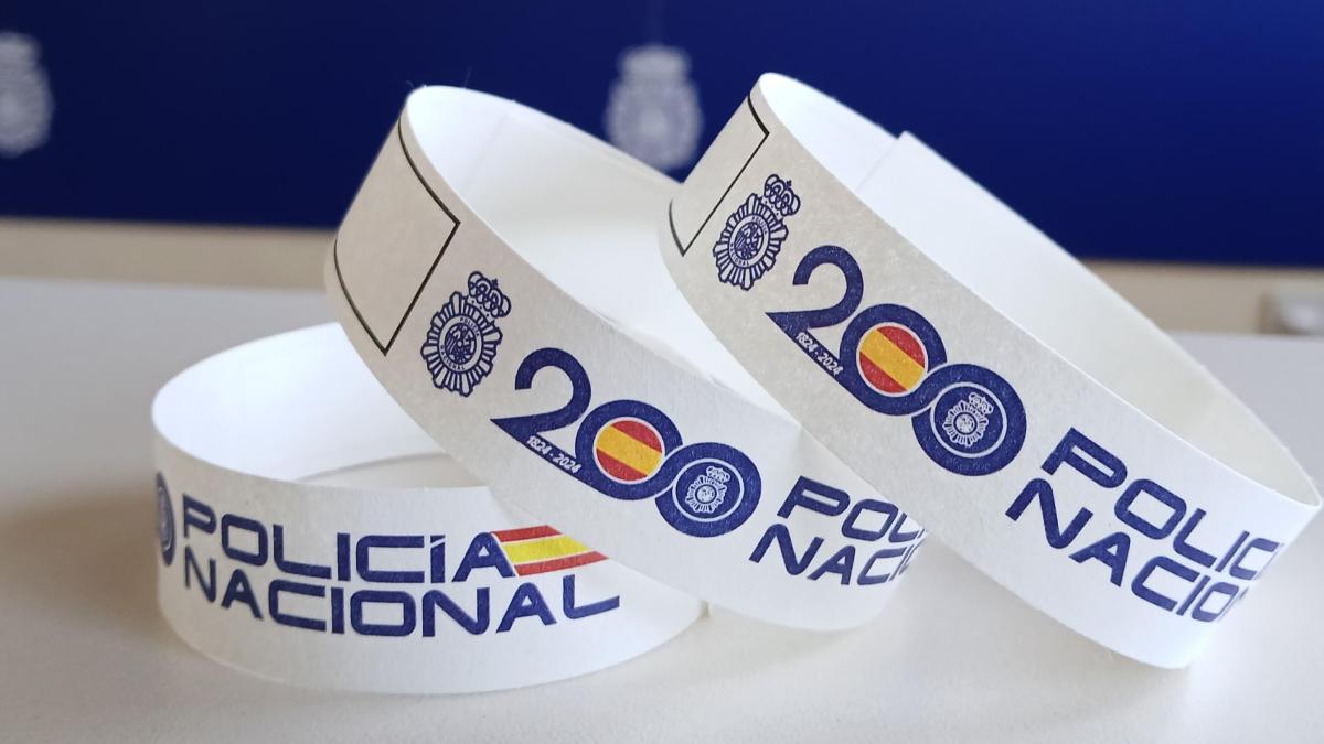 La Policía Nacional repartirá pulseras identificativas para menores en el San Juan de La Coruña