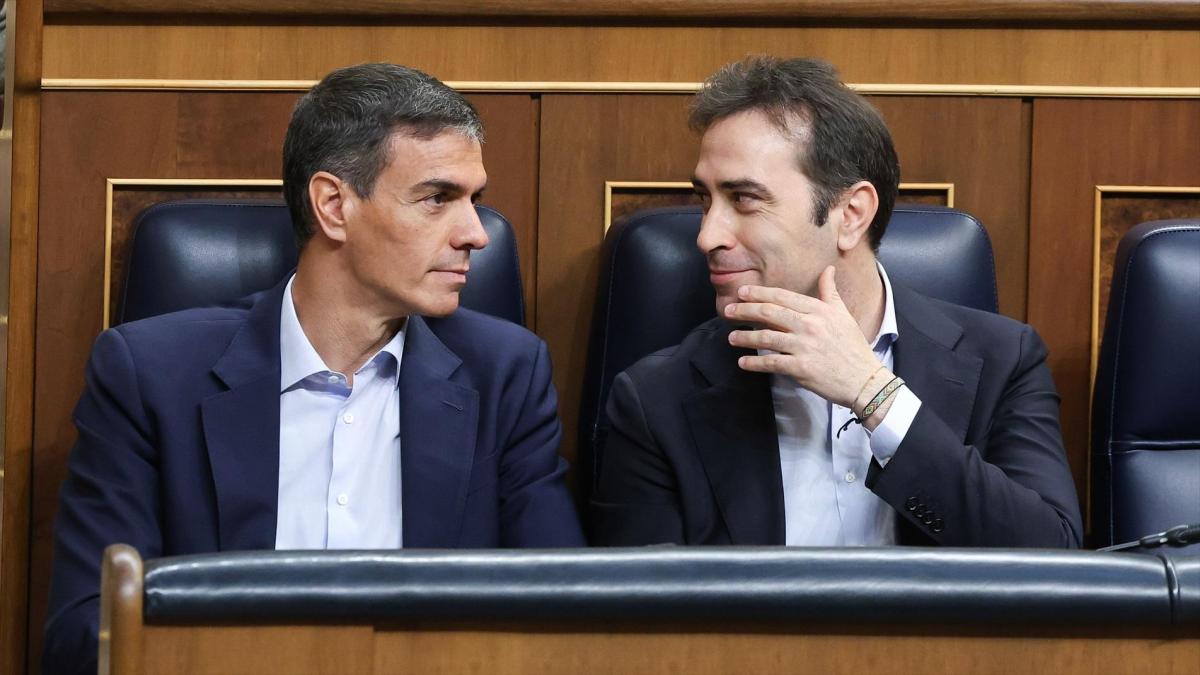 Los economistas contradicen a Sánchez: «Ya estamos viendo un frenazo en el crecimiento»
