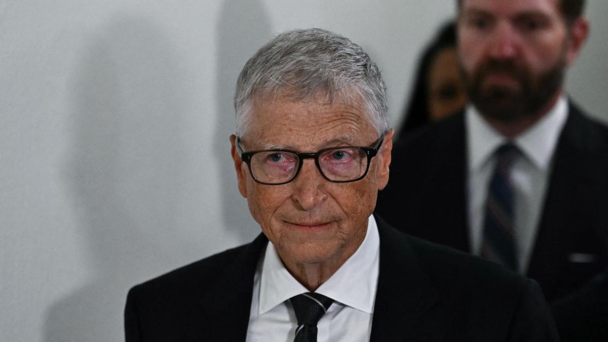 Bill Gates propone reservar empleos para los humanos ante el avance de la IA
