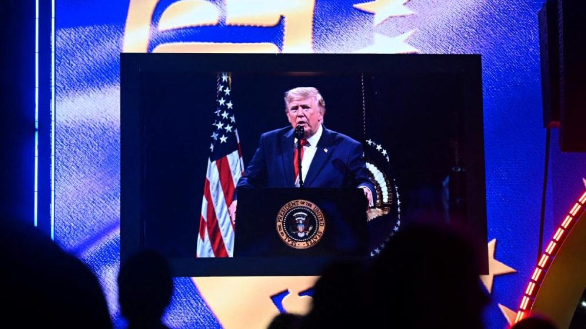 Operador del teleprónter de Trump pudo haber ganado 100.000 dólares apostando sobre sus discursos