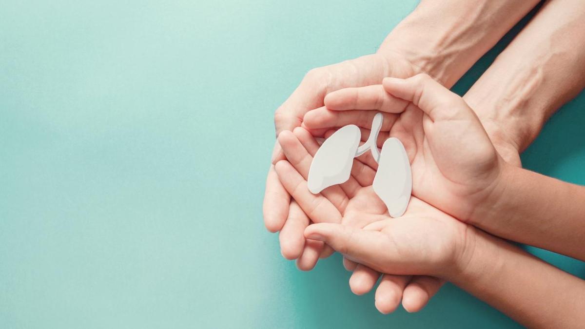 Una sola dosis de vacuna nasal logra «rejuvenecer» las defensas de los pulmones