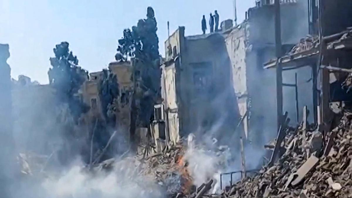 Imágenes satelitales muestran la destrucción del complejo residencial del líder supremo de Irán Ali Jamenei