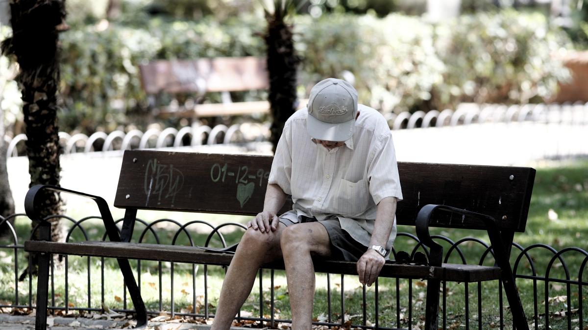 El anciano con deterioro cognitivo cuya cuidadora se quedó con su herencia dijo que le «había empujado»