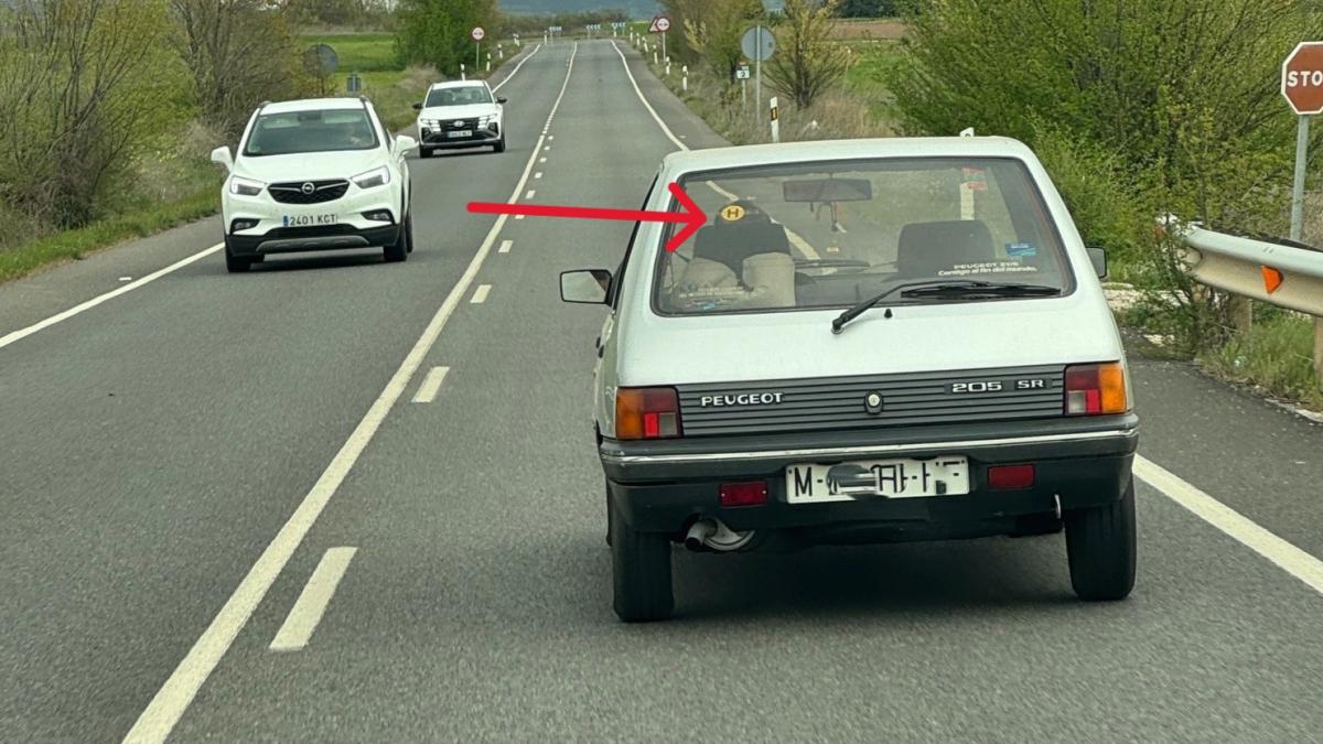 Esto no es un histórico, es un coche viejo: la DGT facilita la entrada de tartanas a las Zonas de Bajas Emisiones