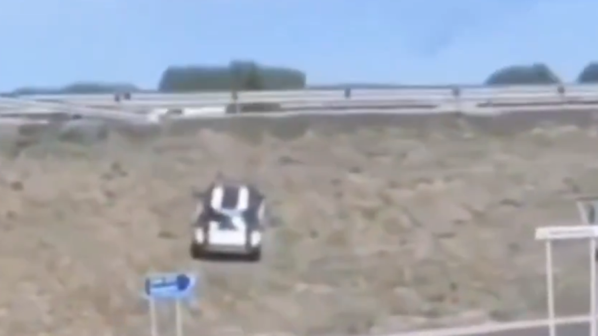 Así se esconde la Guardia Civil en carretera: el coche patrulla que ha indignado a los conductores