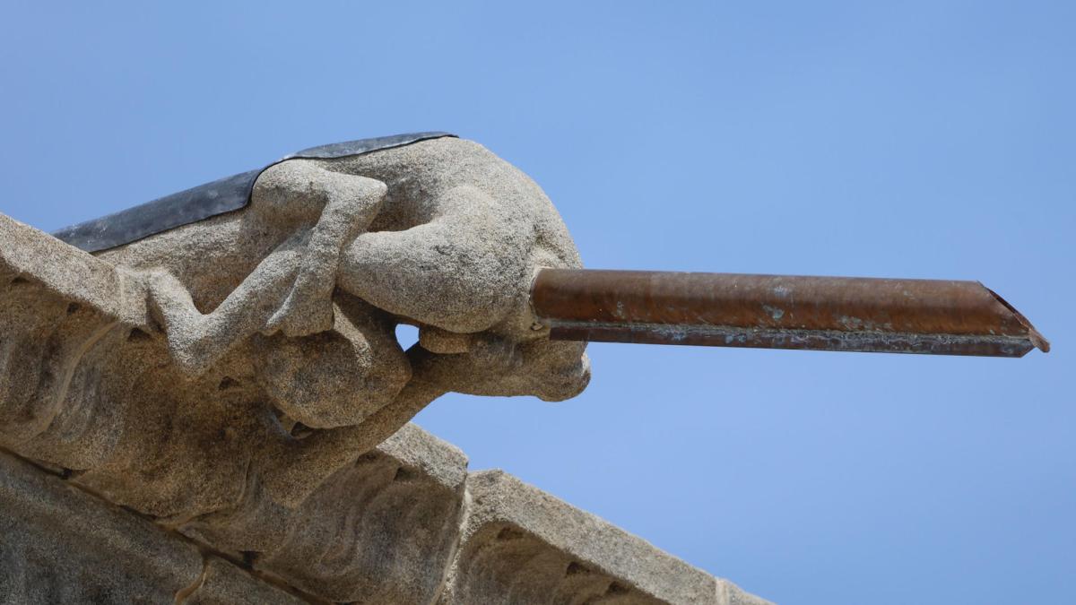 Polémica por la modificación de las gárgolas del parador que más factura en España: «Inimaginable en Nôtre Dame»