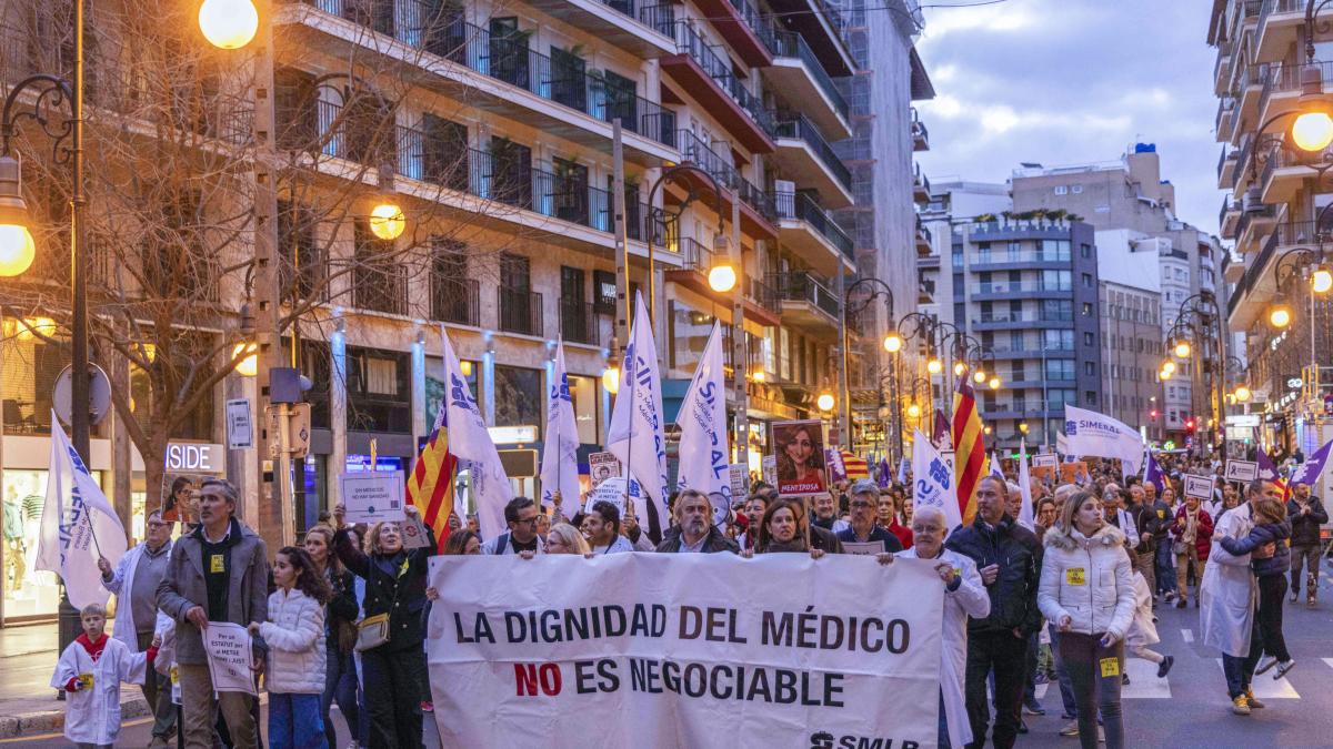 Sanidad y médicos no alcanzan un acuerdo por el Estatuto Marco y continuarán los paros