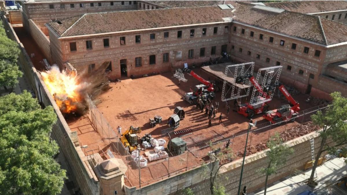Así fue la prisión de Málaga donde se rueda un capítulo de una serie de Disney: atentado de ETA y motines
