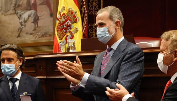 El Rey entrega la Medalla al presidente del Parlamento