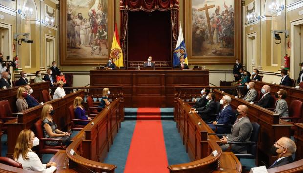 Su Majestad en el Parlamento de las Islas Canarias