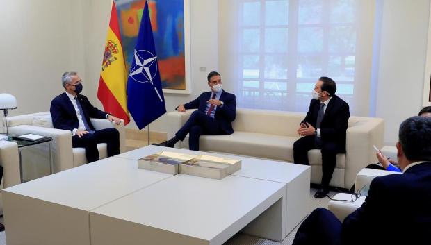 El secretario general de la OTAN se reúne con el presidente del Gobierno y los ministros de Ministro de Asuntos Exteriores, Unión Europea y Cooperación y de Asuntos Exteriores.