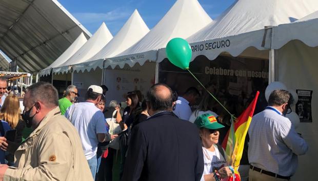 Carpas de diferentes asociaciones y fundaciones afines a la formación de Abascal.