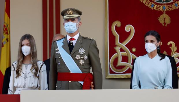 Los Reyes de España y la Infanta Sofía en el desfile del día de la Hispanidad 2021