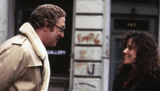 Michael Caine ganó su primer Oscar por Hannah y sus hermanas