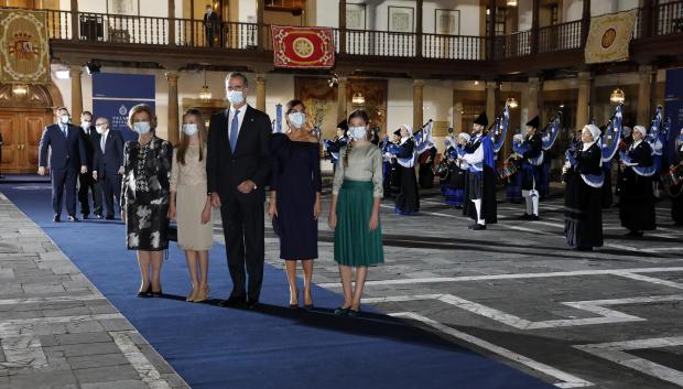 Su Majestades Felipe y Letizia, la Reina Sofía, La Princesa Leonor y la Infanta Sofía en los Premios Princesa de Asturias 2020.