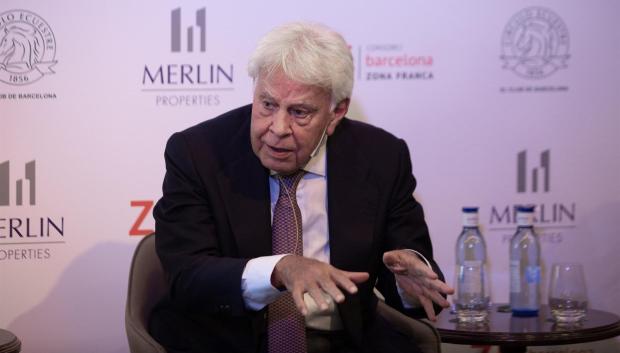 El expresidente del Gobierno Felipe González en un coloquio en el Círculo Ecuestre de Barcelona.