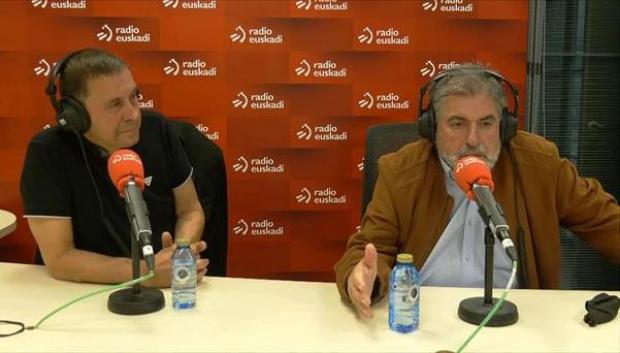 Otegi y Eguiguren en Radio Euskadi esta semana.