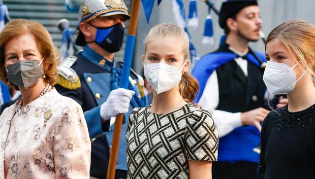 La Reina Sofía con Doña Leonor y Doña Sofía, durante los Premio Princesa de Asturias 2021.
