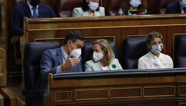 Pedro Sánchez, Nadia Calviño, Yolanda Díaz en el Congreso de los Diputados