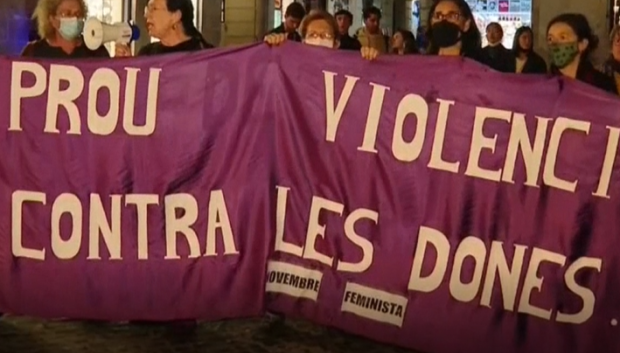 Concentración en repulsa por la violación de Igualada.