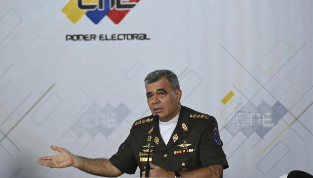 El ministro de Defensa de Venezuela, Vladimir Padrino, en el CNE