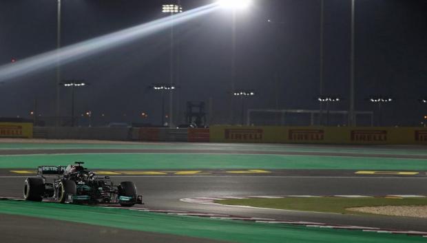 Hamilton gana en Qatar por delante de Verstappen