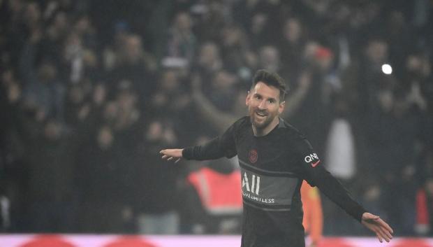 El delantero argentino del PSG, Lionel Messi, celebra su gol al Nantes