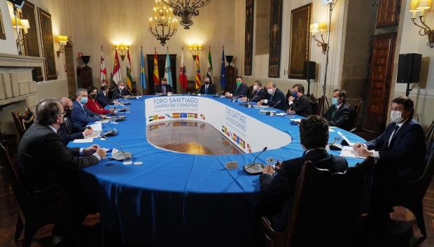 Presidentes autonómicos reunidos este martes en la Cumbre de Santiago de Compostela sobre el nuevo modelo de financiación autonómica.