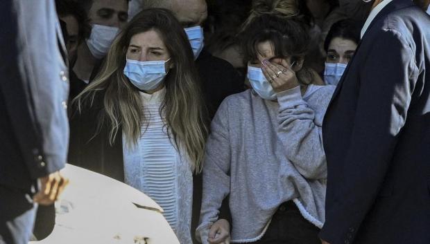 Las hijas de Diego Maradona, Dalma y Giannina, llegando al palacio presidencial de la Casa Rosada en Buenos Aires