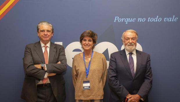 Los impulsores de Neos: Íñigo Gómez-Pineda, María San-Gil y Jaime Mayor Oreja.