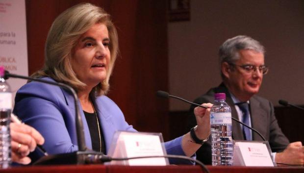 La que fuera ministra de Empleo y Seguridad Social, ha participado en la Semana Social de Sevilla