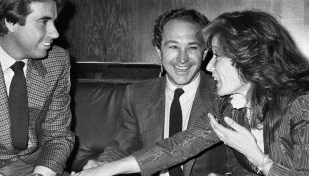 El tenista Manuel Santana, el esquiador Francisco Fernández Ochoa, y Mila Ximénez, esposa de Santana, de izda a dcha.