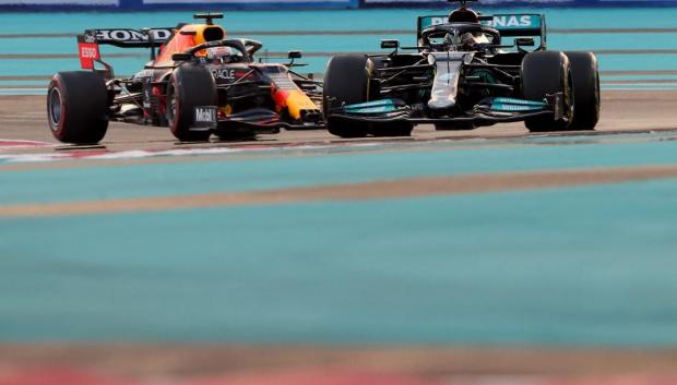 Hamilton adelantó en la salida a Verstappen y ha dominado toda la carrera en Yas Marina