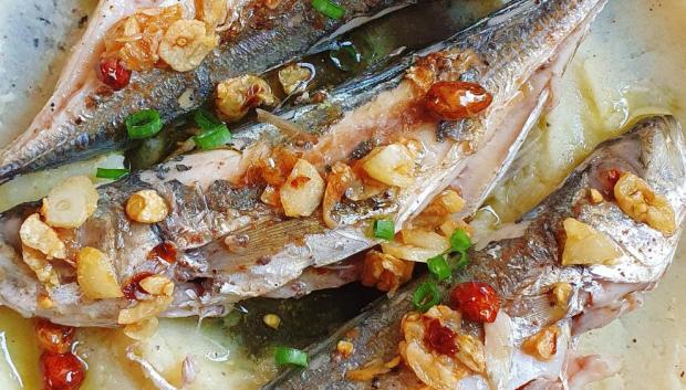 Chicharrillos a la espalda con puré de patata