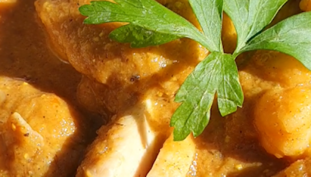 Garbanzos con pollo al curry