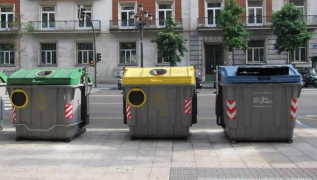 Unos contenedores de basura, en una imagen de archivo
