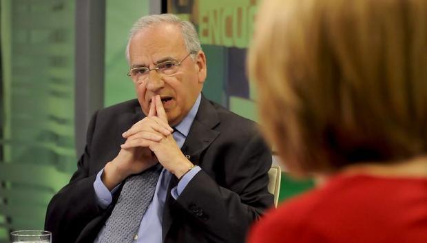 El ex vicepresidente del Gobierno y ex secretario general del PSOE, Alfonso Guerra, en el programa 'Encuentros TV' de Andalucía Televisión