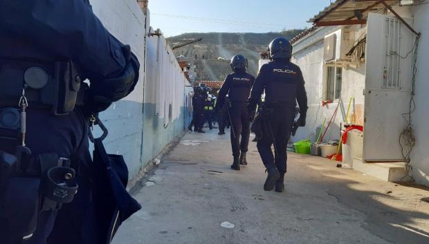 15-10-2020 Policía Nacional realiza registros en Cañada Real para desmantelar plantaciones de marihuana
ESPAÑA EUROPA MADRID SOCIEDAD
POLICÍA NACIONAL