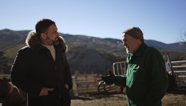 Un instante de la entrevista de Abascal al ganadero palentino