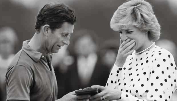 La princesa de Gales, Lady Diana Spencer, y el príncipe Carlos de Inglaterra