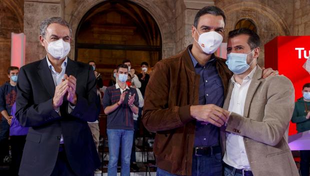Sánchez y Zapatero junto al candidato del PSOE, Luis Tudanca
