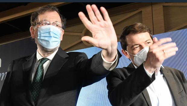 Rajoy acompañando a Fernández Mañueco en un mitin