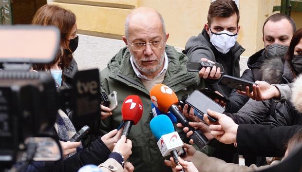 Francisco Igea, atiende a los medios tras votar en Valladolid