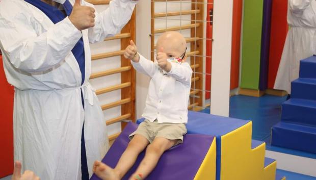 Paciente con cáncer de la Asociación Infantil Oncológica de Madrid