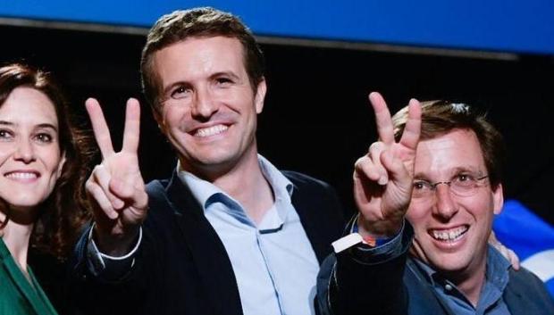 Ayuso, Casado y Martínez-Almeida celebrando la victoria de mayo de 2019