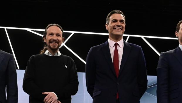 De esta fotografía solo queda Pedro Sánchez