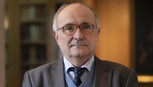 Benigno Pendás, en la sede de la Real Academia de Ciencias Morales y Políticas, de la que es director