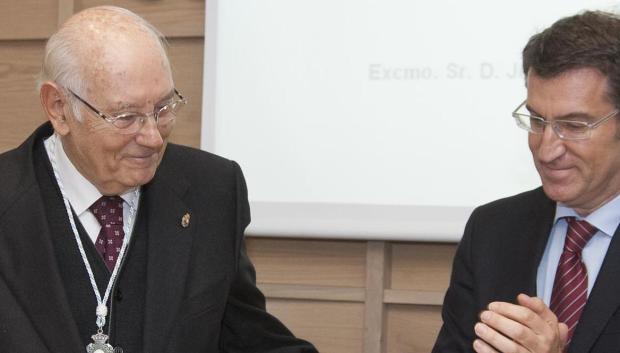 José Manuel Romay Beccaría y Alberto Núñez Feijóo 
 

13,35 h.-     Alberto Núñez Feijóo asistirá ao acto de nomeamento como membro de honra do Colexio Oficial de Odontólogos e Estomatólogos da Coruña a José Manuel Romay Beccaría, presidente do Consello de Estado. Estará acompañado polas conselleiras de Sanidade, e do Medio Rural e do Mar en funcións, Rocío Mosquera e Rosa Quintana, respectivamente. No Colexio Oficial de Médicos (rúa San Pedro de Mezonzo, 39).
foto xoán crespo
10/11/12